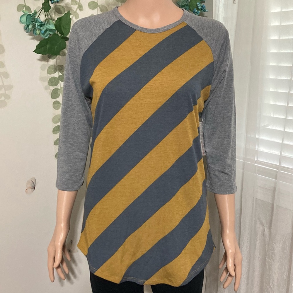 Sz S LuLaRoe Randy Diagonal Stripe Raglan in Mustard and Gray